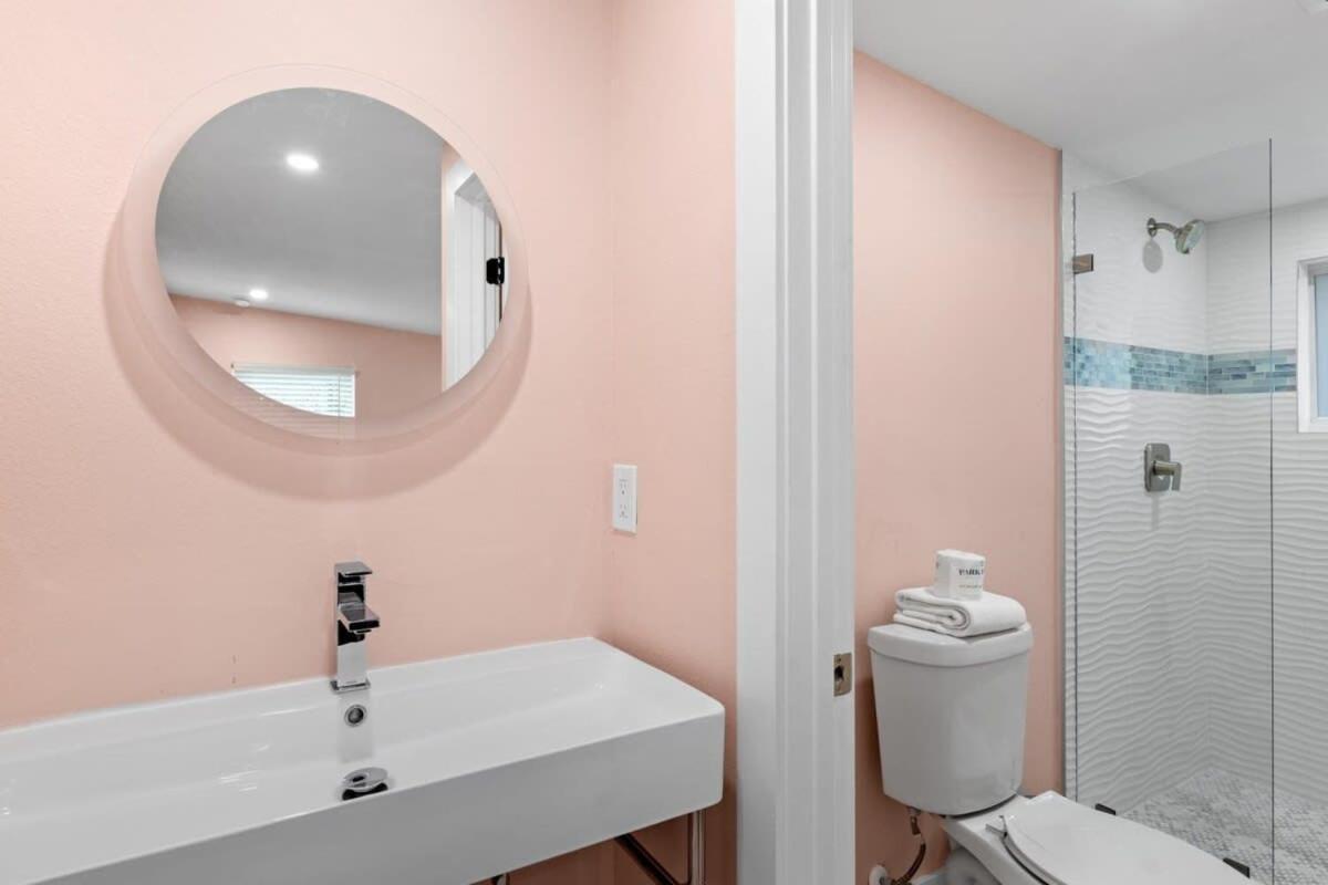 Charming Suite With Balcony And Bikes At Historic Sandpiper Inn Sanibel Eksteriør bilde