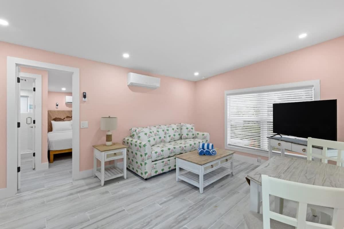 Charming Suite With Balcony And Bikes At Historic Sandpiper Inn Sanibel Eksteriør bilde